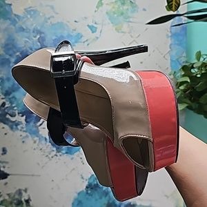 Steve Madden Saassi WMNS 8.5 buckled platform pumps